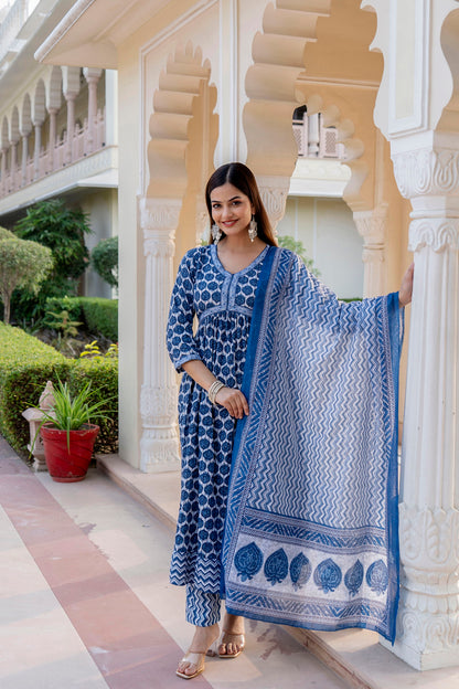 Women Rayon Kurta Pant Dupatta Set