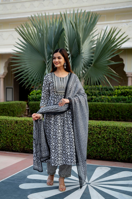 Women Embroidered Kurta and Pant Set with Dupatta in Black and White color