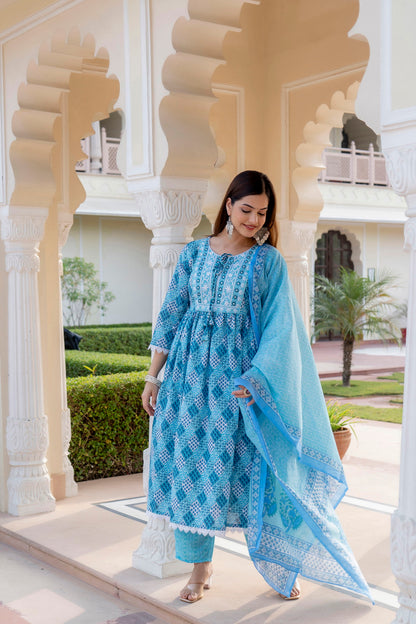 Women Printed Kurta and Pant Set with Dupatta in Delicate design